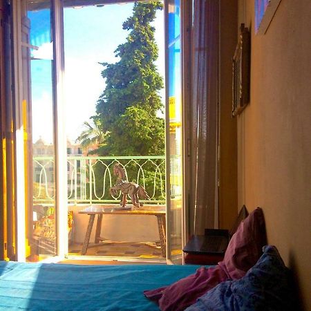 Home Stay - Baie Des Anges Niza Exterior foto