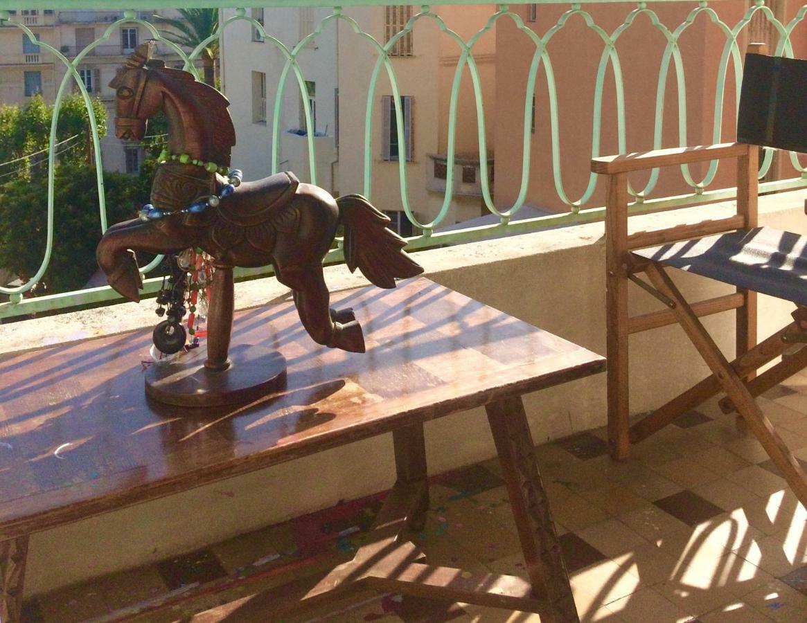 Home Stay - Baie Des Anges Niza Exterior foto
