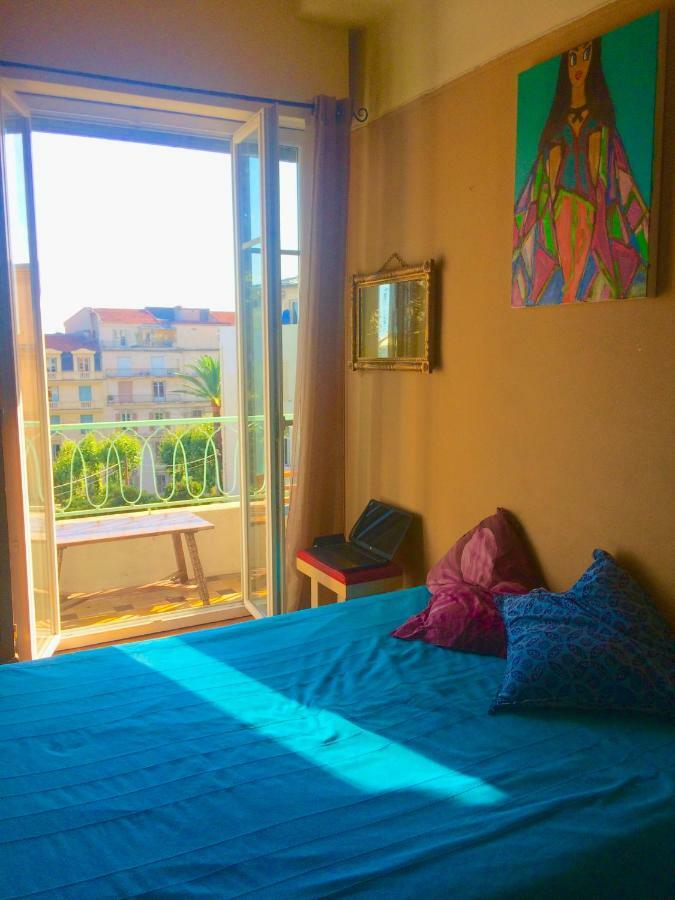 Home Stay - Baie Des Anges Niza Exterior foto