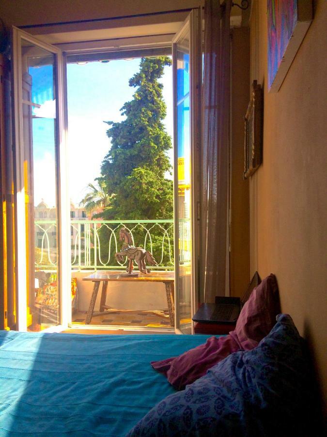Home Stay - Baie Des Anges Niza Exterior foto